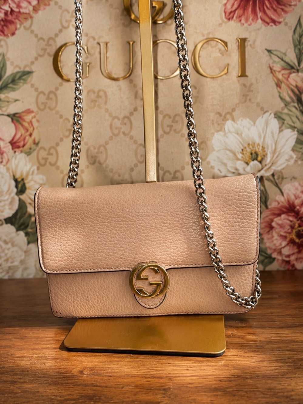 GUCCI
Beige Leather Interlocking G Wallet On Chain Clutch Bag